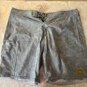 Stylish Gray Camo Men's Hybrid Shorts